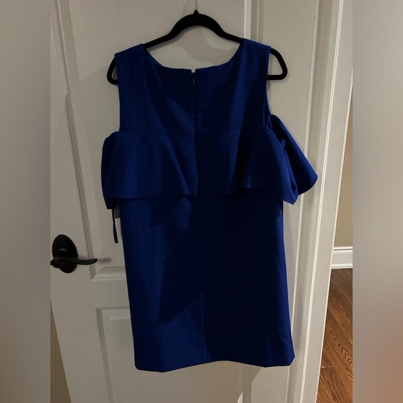 Gorgeous Tahari Formal Dress - Picture 2 of 2